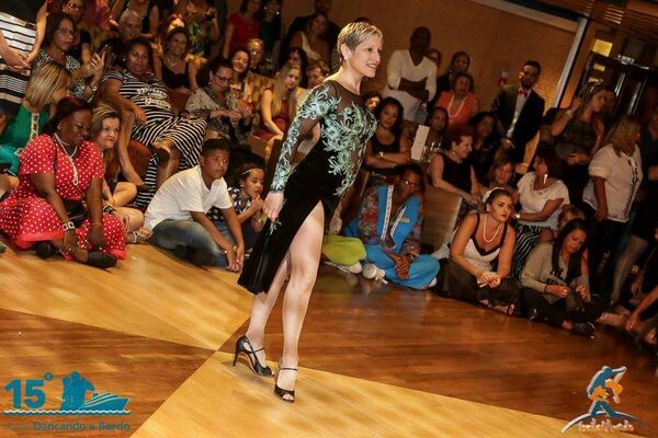 Un abrazo a la distancia: cómo se adapta el tango al aislamiento social - Sputnik Mundo