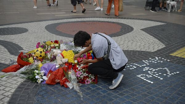 Homenaje a las víctimas del atentado en Las Ramblas de Barcelona - Sputnik Mundo