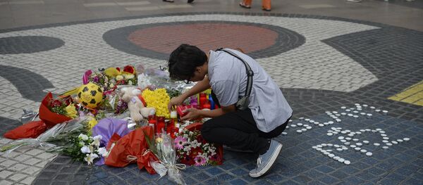 Homenaje a las víctimas del atentado en Las Ramblas de Barcelona - Sputnik Mundo