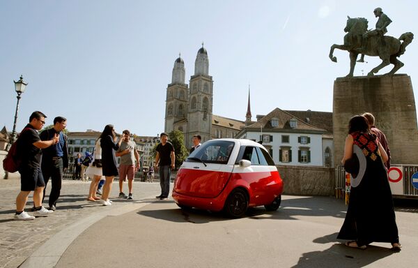 El electromóvil Microlino por las calles de Zúrich - Sputnik Mundo