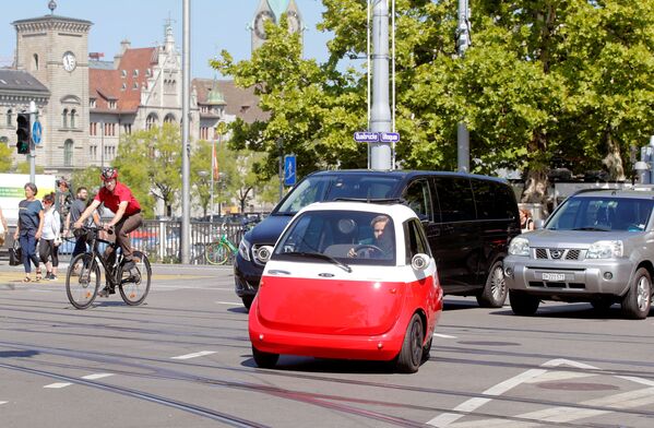 El electromóvil Microlino por las calles de Zúrich - Sputnik Mundo