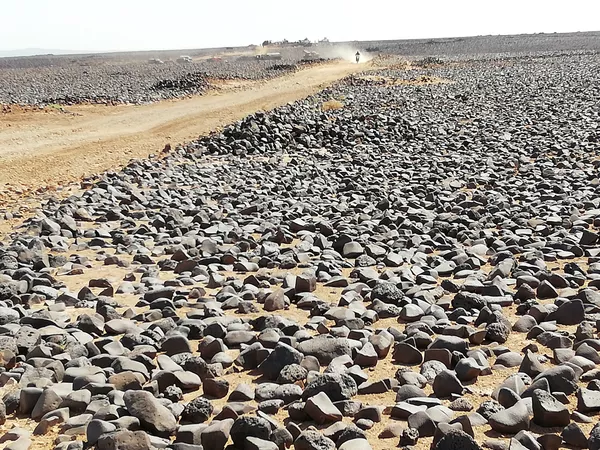 La roca volcánica en el desierto de la provincia siria de Al Suwaida La roca volcánica en el desierto de la provincia siria de Al Suwaida