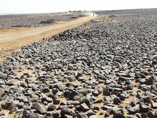La roca volcánica en el desierto de la provincia siria de Al Suwaida - Sputnik Mundo