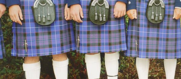 Hombres vistiendo faldas (Archivo) - Sputnik Mundo