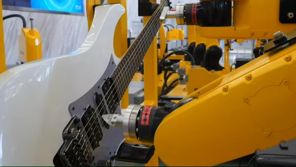 Un robot que toca instrumentos musicales