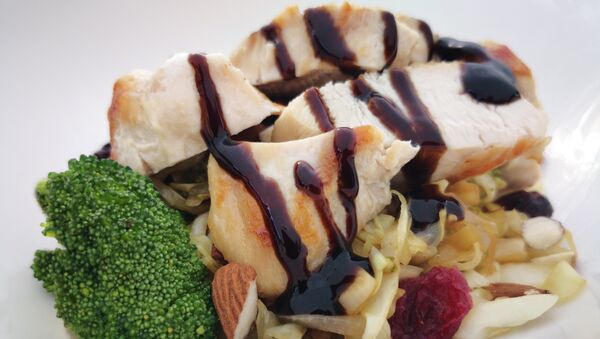 Pollo, imagen referencial - Sputnik Mundo