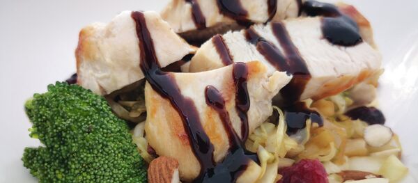 Pollo, imagen referencial - Sputnik Mundo