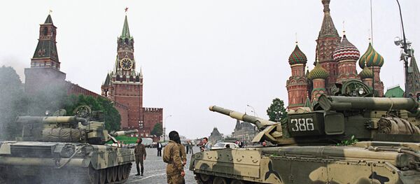 Tanques en la Plaza Roja durante la intentona golpista de 1991 Tanques en la Plaza Roja durante la intentona golpista de 1991 - Sputnik Mundo
