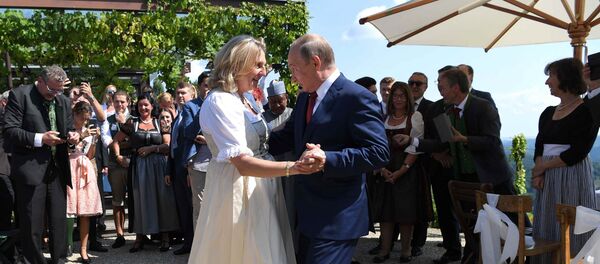 Karin Kneissl y Vladímir Putin - Sputnik Mundo