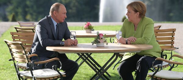 El presidente de Rusia, Vladímir Putin y la canciller de Alemania, Angela Merkel - Sputnik Mundo