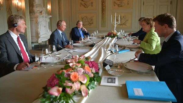 El presidente de Rusia, Vladímir Putin y la canciller de Alemania, Angela Merkel - Sputnik Mundo