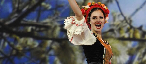 Una participante del Coro Cosaco de Kubán durante una actuación en el Kremlin - Sputnik Mundo