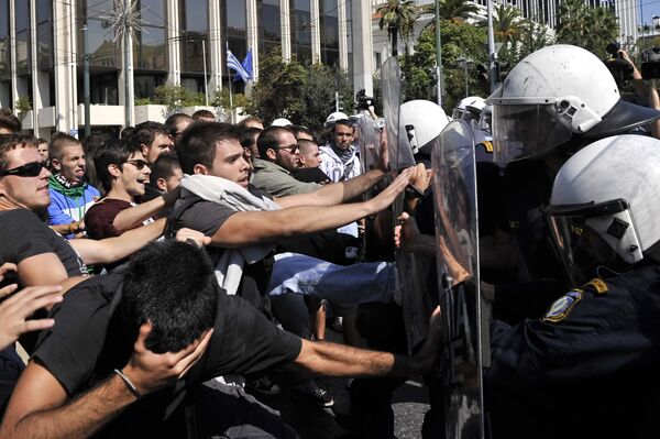 Una demostración estudiantil contra la reducción de los gastos para la educación, Atenas, 2011 Una demostración estudiantil contra la reducción de los gastos para la educación, Atenas, 2011 - Sputnik Mundo