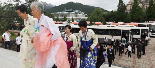 Norcoreanos se preparan para la reunión de las familias separadas Norcoreanos se preparan para la reunión de las familias separadas - Sputnik Mundo