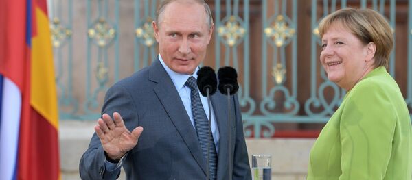 El presidente de Rusia, Vladímir Putin y la canciller de Alemania, Angela Merkel - Sputnik Mundo