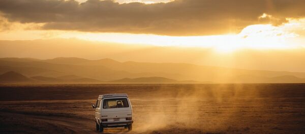 Volkswagen en el desierto - Sputnik Mundo