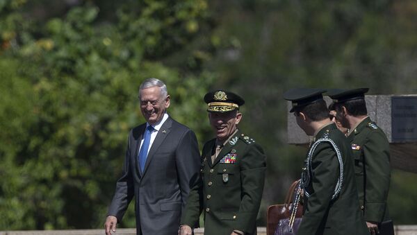 El secretario de Defensa de EEUU, James Mattis, en Brasil - Sputnik Mundo