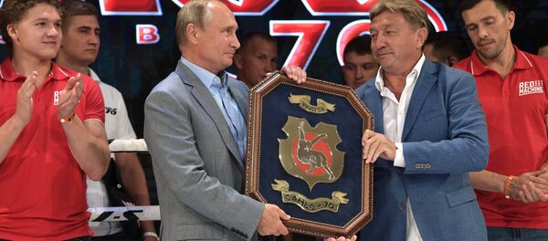 Putin premia al equipo vencedor del Torneo Internacional de Sambo en Sochi - Sputnik Mundo