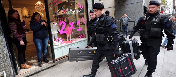 El allanamiento en la casa de Cristina Fernández (Archivo) - Sputnik Mundo