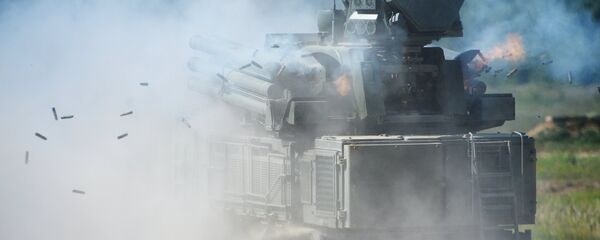 El Pantsir-S1 es un sistema de defensa antiaérea motorizado que combina misiles y cañones de 30mm para generar una última y densa barrera de corto y mediano alcance ante un ataque de misiles - Sputnik Mundo