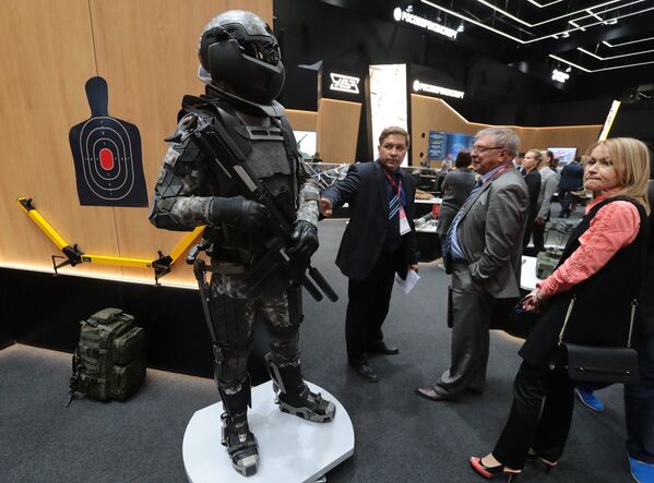 Modelo conceptual del traje del soldado del futuro, conocido popularmente como Ratnik-3 - Sputnik Mundo