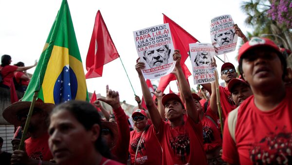 Partidarios del expresidente brasileño Luiz Inácio Lula da Silva - Sputnik Mundo