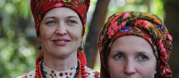 Mujeres de la comunidad de viejos creyentes (imagen referencial) - Sputnik Mundo