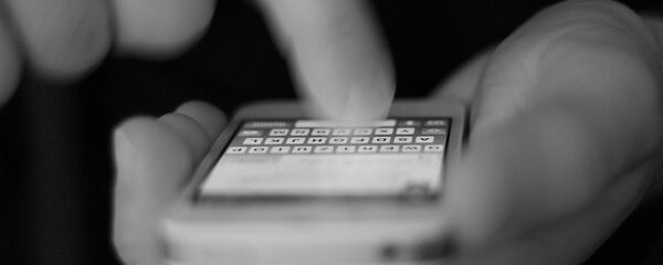 Un teléfono móvil, referencial - Sputnik Mundo