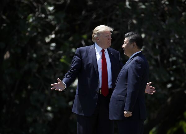 En abril de 2017, Donald Trump y Xi Jinping sostuvieron en Florida una cumbre informal en la cual los mandatarios se centraron en el comercio bilateral. Trump celebró entonces un formidable avance. - Sputnik Mundo