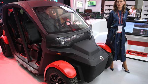 El coche eléctrico UV-4 de uso civil del consorcio ruso Kalashnikov El coche eléctrico UV-4 de uso civil del consorcio ruso Kalashnikov - Sputnik Mundo