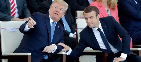 El presidente de Francia, Emmanuel Macron, y su homólogo estadounidense, Donald Trump - Sputnik Mundo