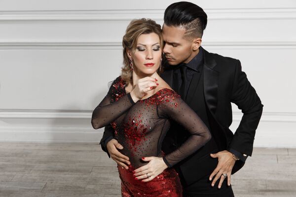 Bailarines de tango Sebastián Arce y Marina Montes - Sputnik Mundo