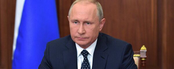 El presidente de Rusia, Vladímir Putin, explica en un mensaje televisado sus propuestas para la reforma en la edad de jubilación. El presidente de Rusia, Vladímir Putin, explica en un mensaje televisado sus propuestas para la reforma en la edad de jubilación. - Sputnik Mundo