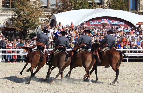Los jinetes cordobeses se meten a la Plaza Roja en el bolsillo - Sputnik Mundo