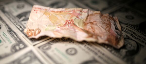 Lira turca y dólares estadounidenses - Sputnik Mundo