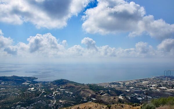 Vista de la ciudad de Baniyas desde el castillo Margat. - Sputnik Mundo