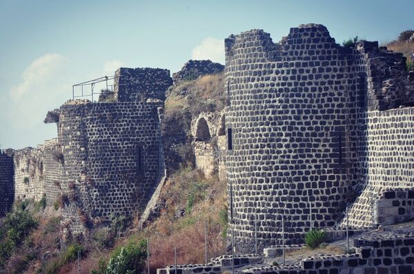 El castillo de Margat, un fortín localizado cerca de Baniyas, a dos kilómetros de la costa mediterránea. Fue fortificado por primera vez en 1062 por los musulmanes y después sirvió como uno de los bastiones principales de los Caballeros Hospitalarios. El castillo de Margat, un fortín localizado cerca de Baniyas, a dos kilómetros de la costa mediterránea. Fue fortificado por primera vez en 1062 por los musulmanes y después sirvió como uno de los bastiones principales de los Caballeros Hospitalarios. - Sputnik Mundo