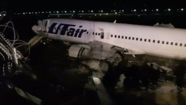 Incendio de un Boeing 737 en Rusia - Sputnik Mundo