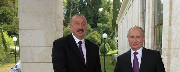 El presidente de Rusia, Vladímir Putin con su colega de Azerbaiyán, Ilham Aliyev - Sputnik Mundo