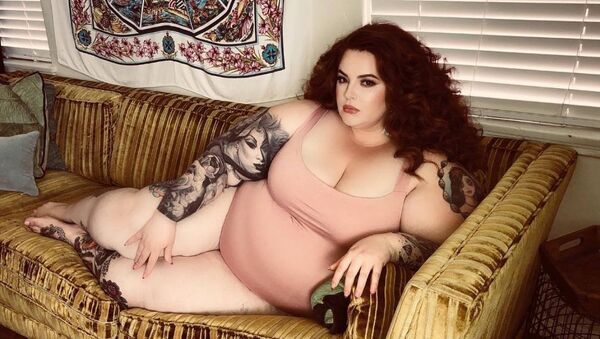 La modelo de talla grande Tess Holliday - Sputnik Mundo