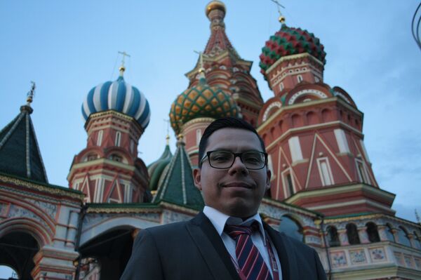 Jesús Emmanuel Mendoza, director musical de la Banda Monumental de México, en la Plaza Roja de Moscú - Sputnik Mundo