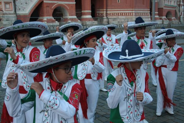La Banda Monumental en la Plaza Roja - Sputnik Mundo