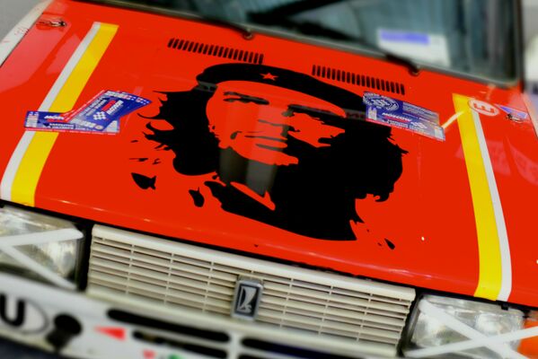 Enchúlame la máquina: estos rusos dan una nueva vida a los autos soviéticos - Sputnik Mundo