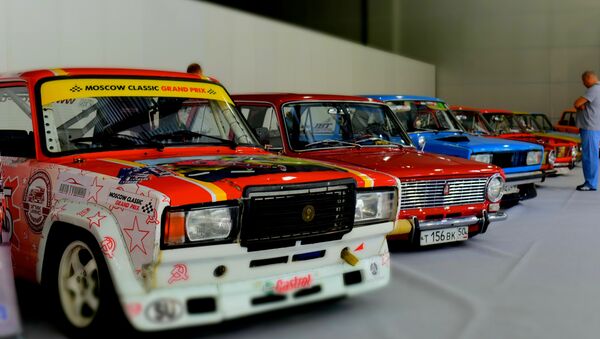 Enchúlame la máquina: estos rusos dan una nueva vida a los autos soviéticos - Sputnik Mundo