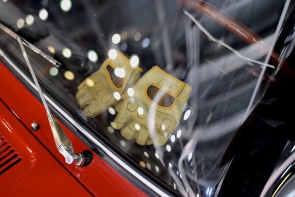 Enchúlame la máquina: estos rusos dan una nueva vida a los autos soviéticos - Sputnik Mundo