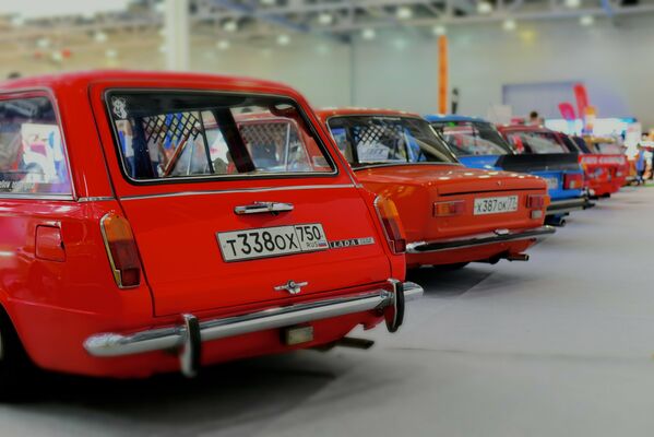 Enchúlame la máquina: estos rusos dan una nueva vida a los autos soviéticos - Sputnik Mundo