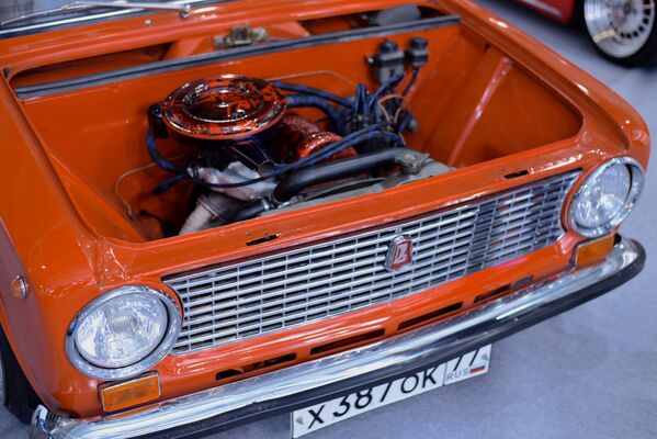 Enchúlame la máquina: estos rusos dan una nueva vida a los autos soviéticos - Sputnik Mundo