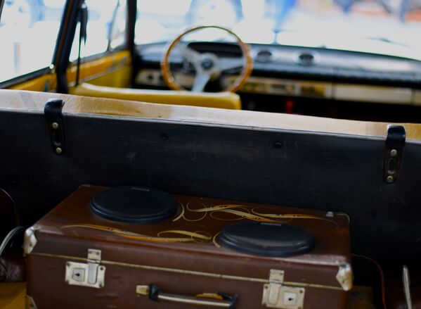 Enchúlame la máquina: estos rusos dan una nueva vida a los autos soviéticos - Sputnik Mundo