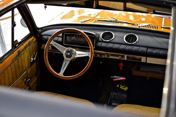 Enchúlame la máquina: estos rusos dan una nueva vida a los autos soviéticos - Sputnik Mundo