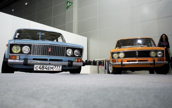 Enchúlame la máquina: estos rusos dan una nueva vida a los autos soviéticos - Sputnik Mundo